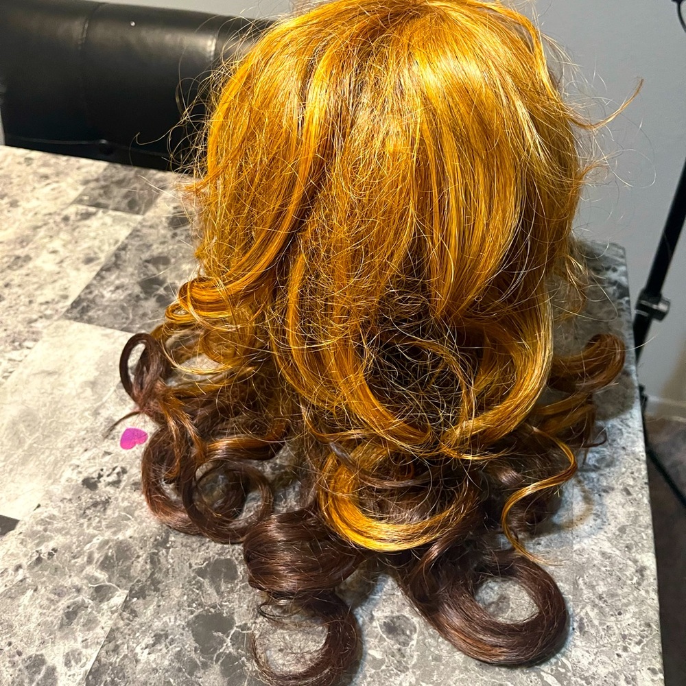 Brown wig